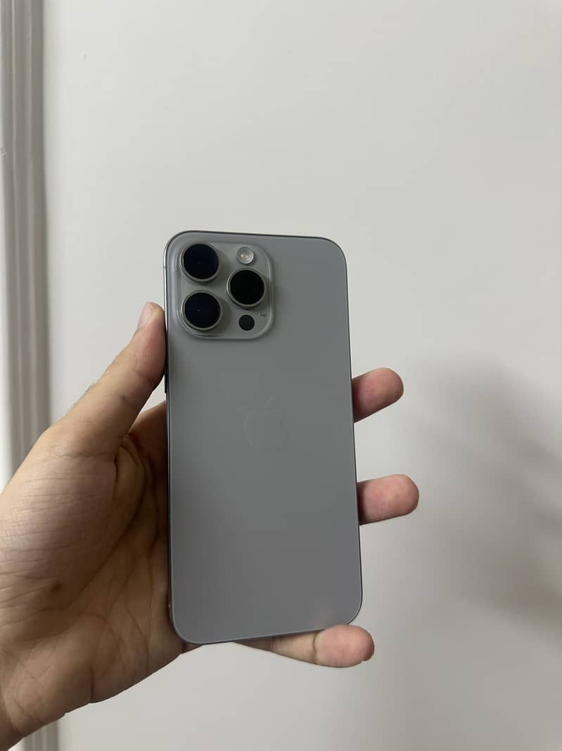 Apple iPhone 15 Pro Max 0