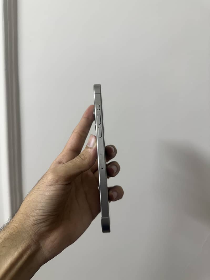 Apple iPhone 15 Pro Max 2