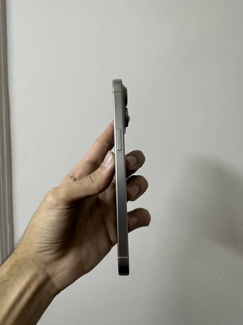 Apple iPhone 15 Pro Max 3