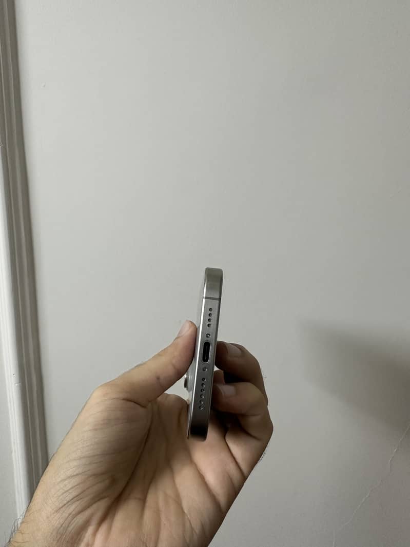 Apple iPhone 15 Pro Max 4
