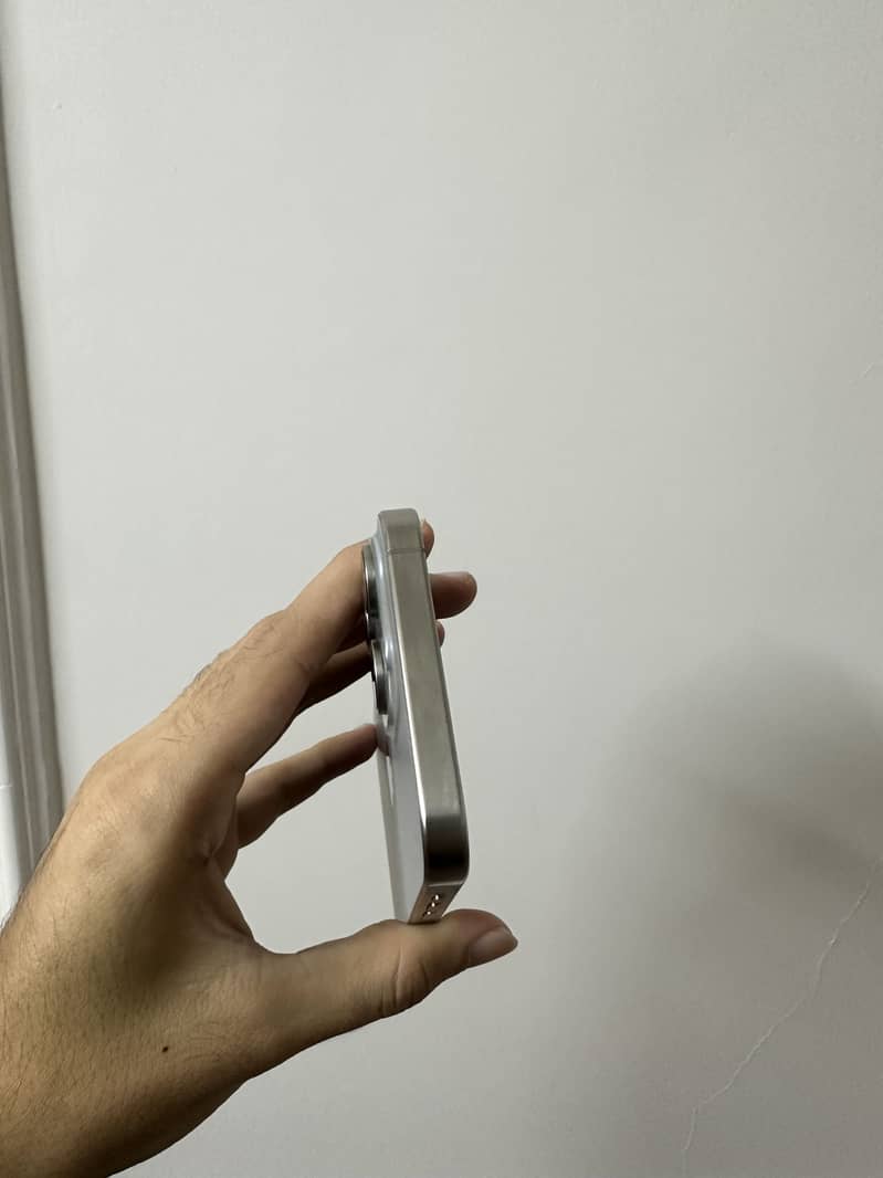 Apple iPhone 15 Pro Max 6