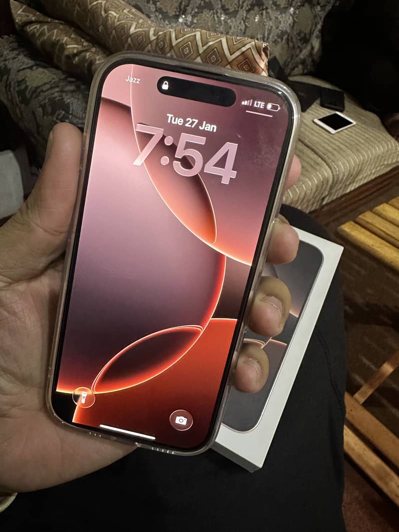 Apple iPhone 16 Pro 0