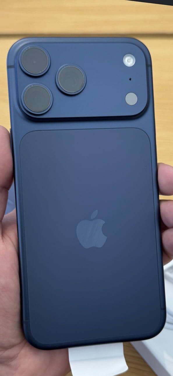 Apple iPhone 17 Pro Max 0