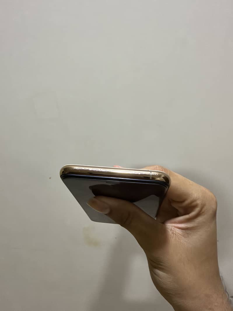 Apple iPhone 11 Pro Max 2