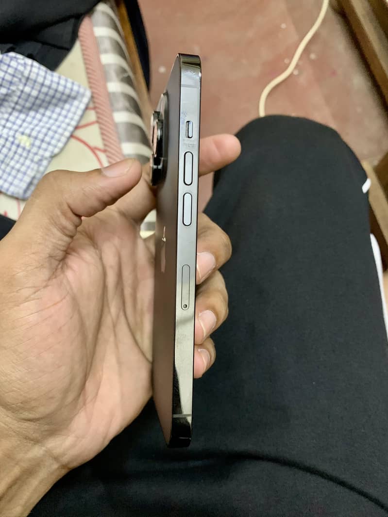 iPhone 14 Pro 4