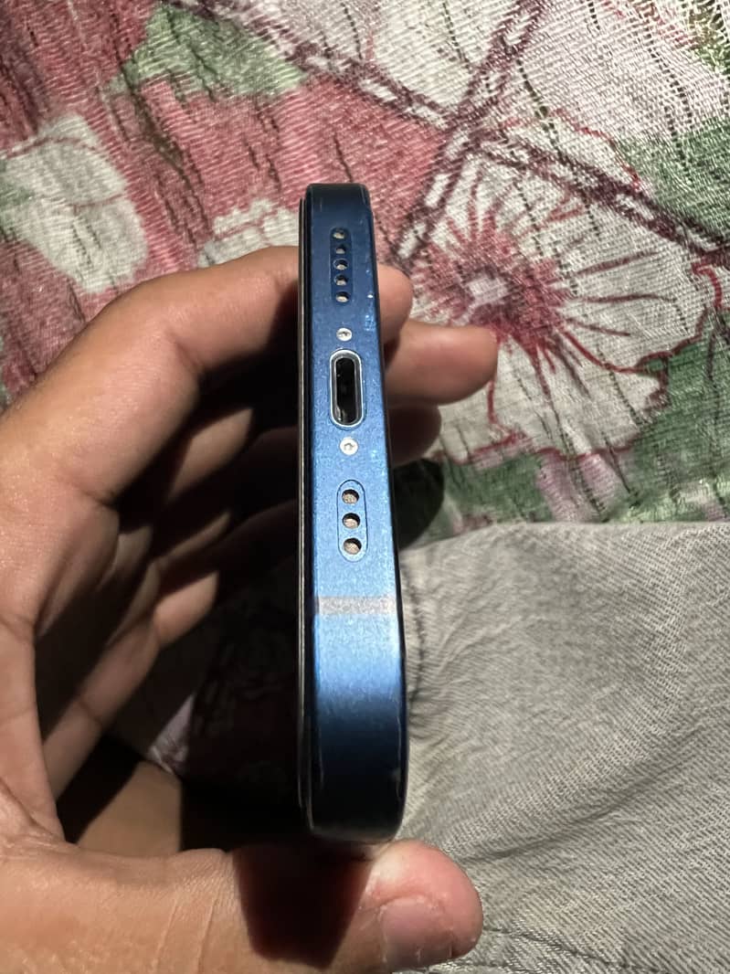 Apple iPhone 12 3