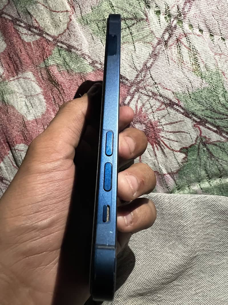 Apple iPhone 12 6