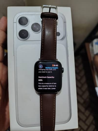 Apple watch se 44mm with leather strap