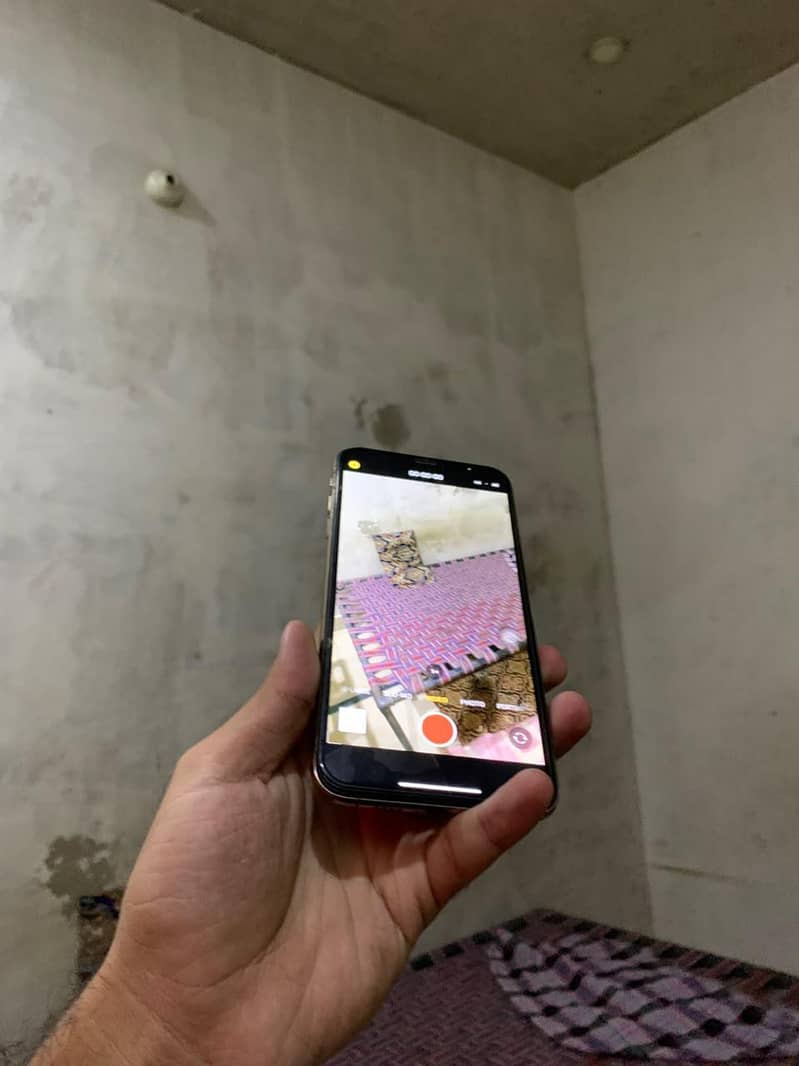 Apple iPhone XS Max 0