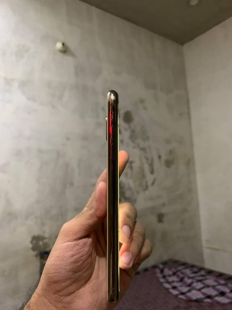 Apple iPhone XS Max 3