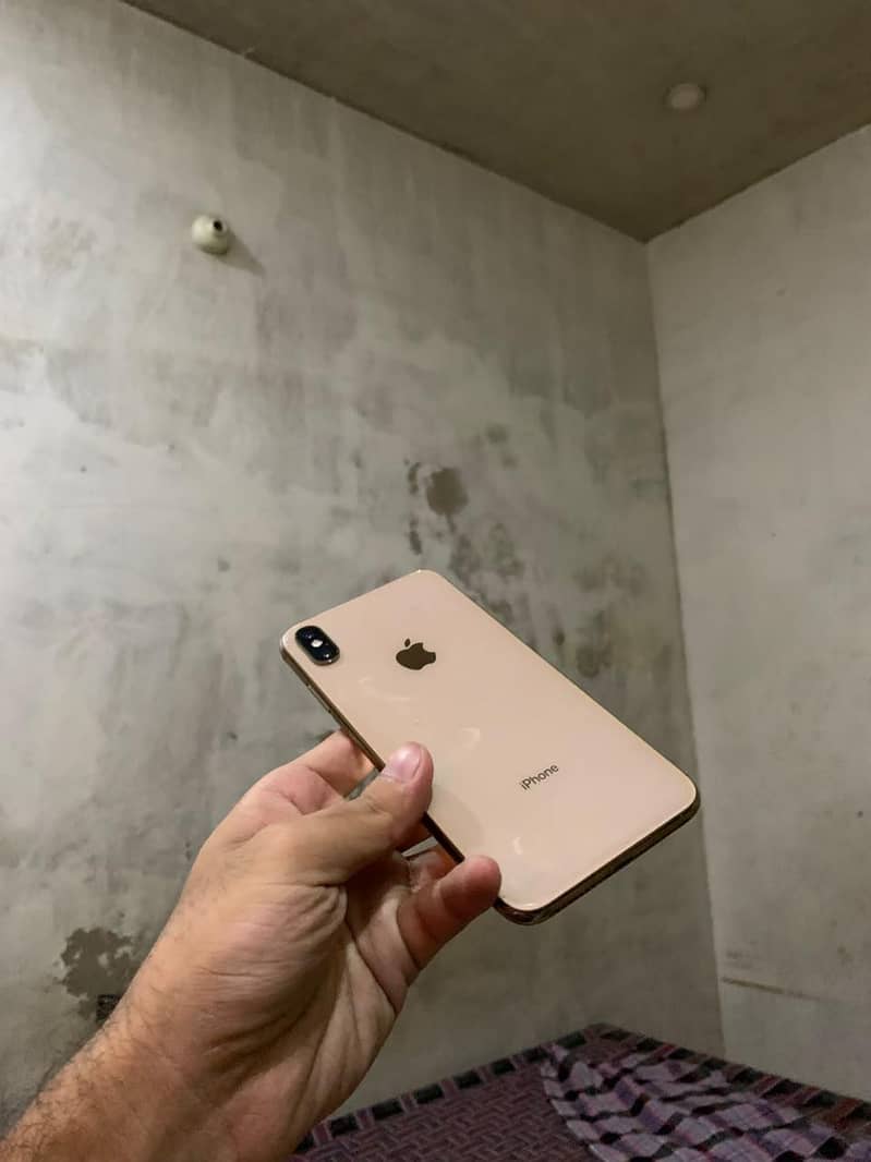 Apple iPhone XS Max 4