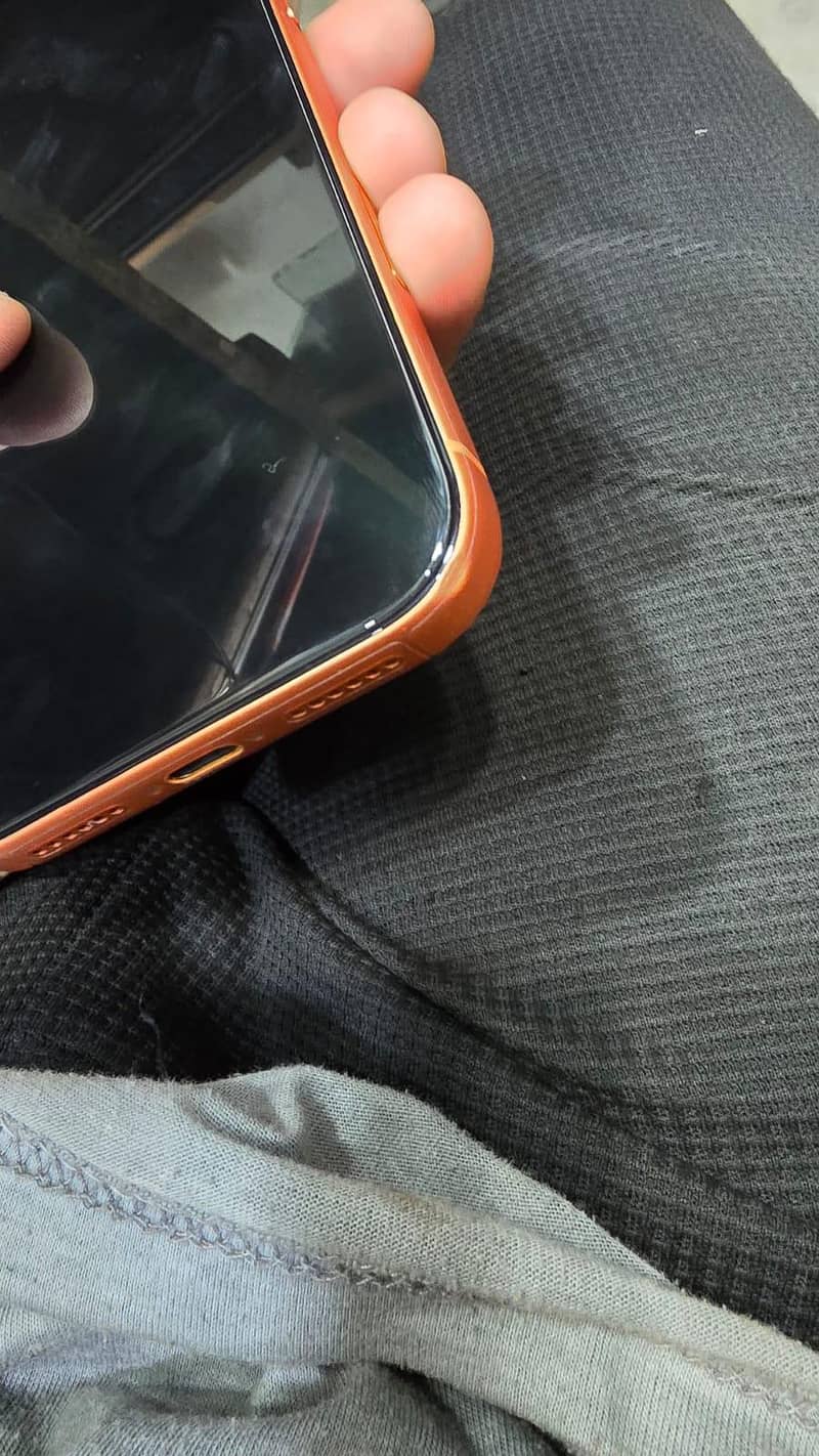 Apple iPhone 17 Pro Max 2