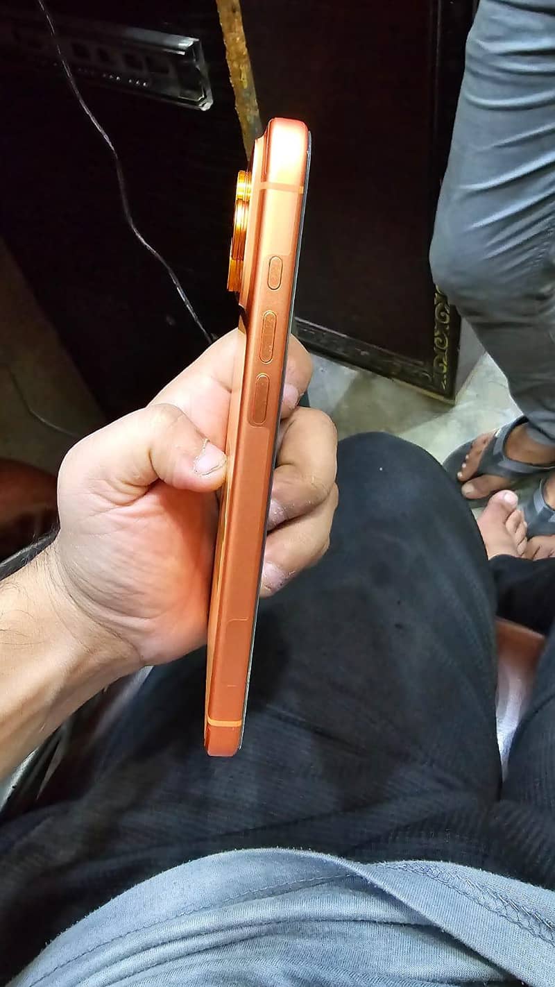 Apple iPhone 17 Pro Max 4