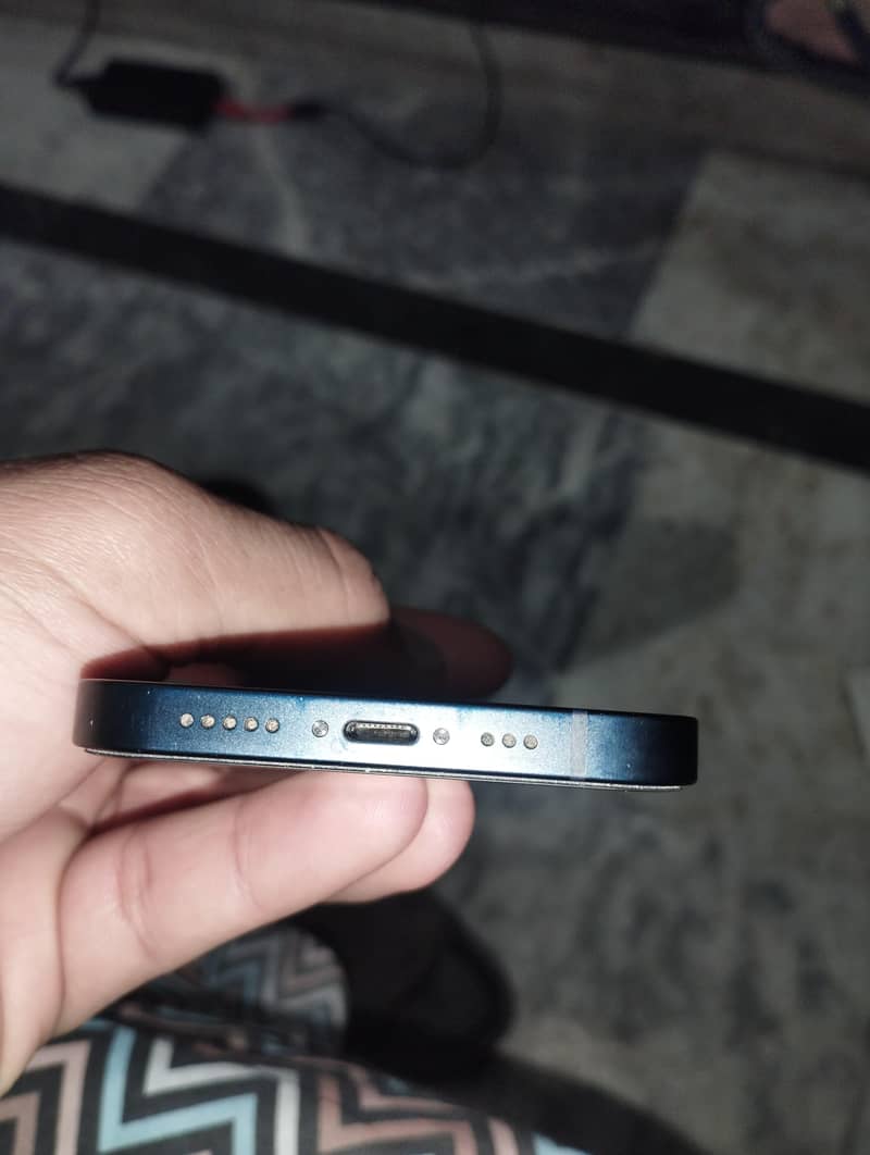 Apple iPhone 13 2