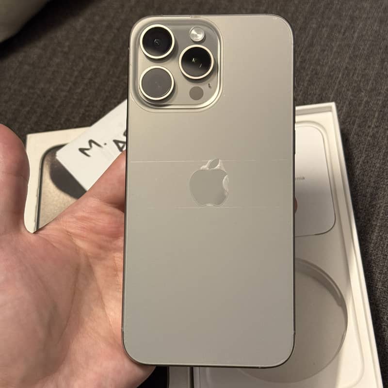 Apple iPhone 15 Pro Max 4