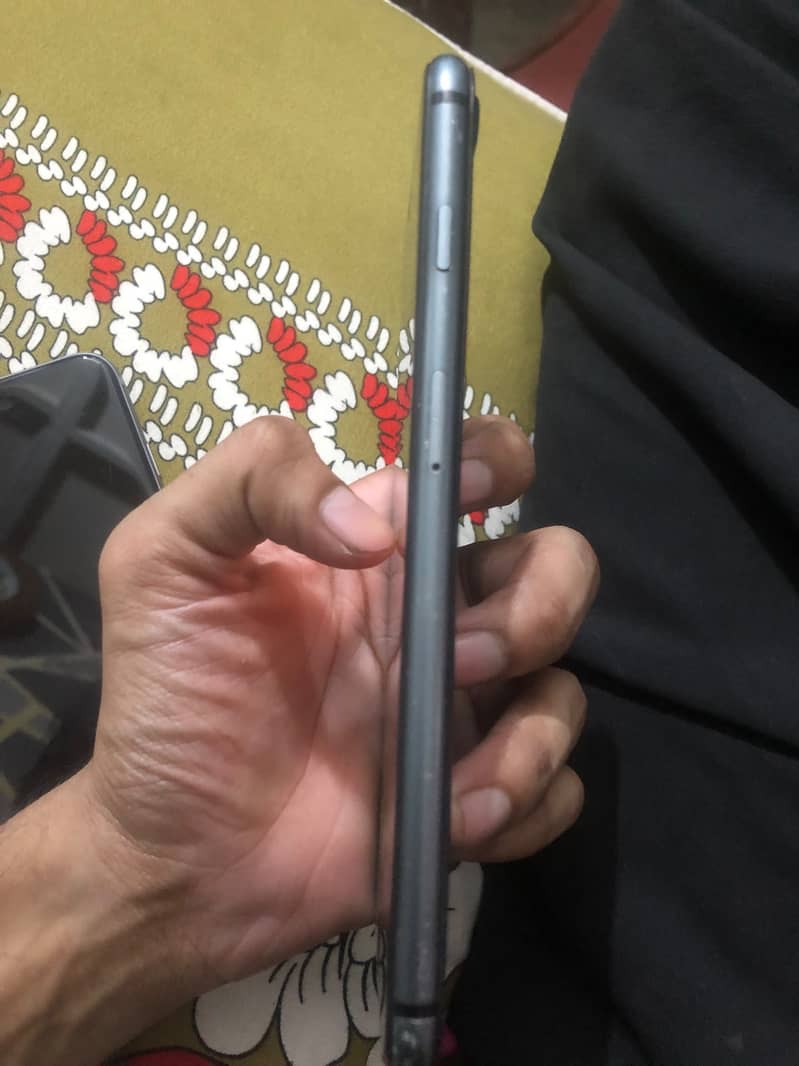 Apple iPhone 8 Plus 2