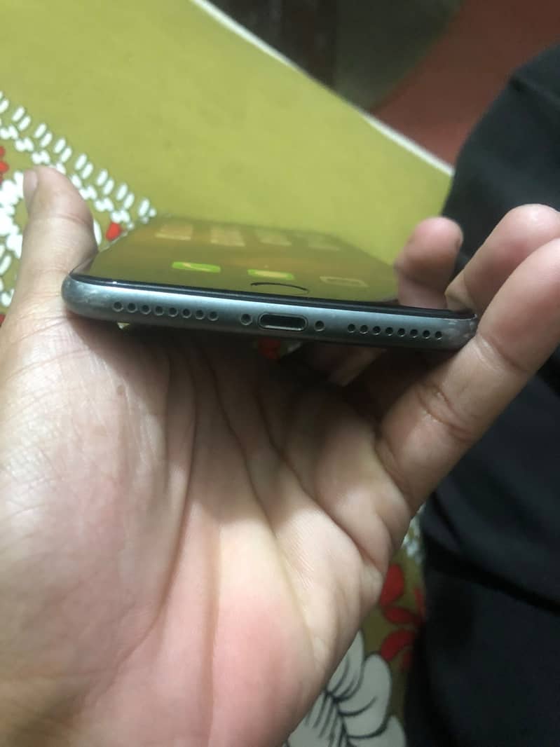 Apple iPhone 8 Plus 3