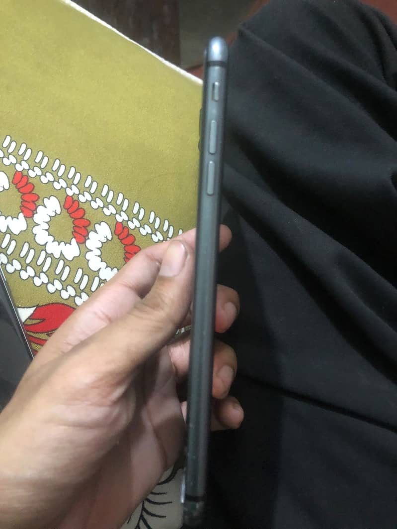 Apple iPhone 8 Plus 4