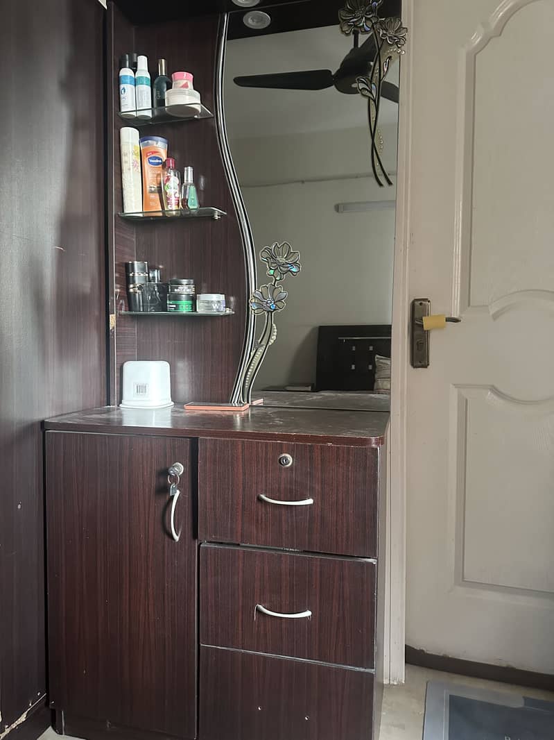 Dressing Table 0