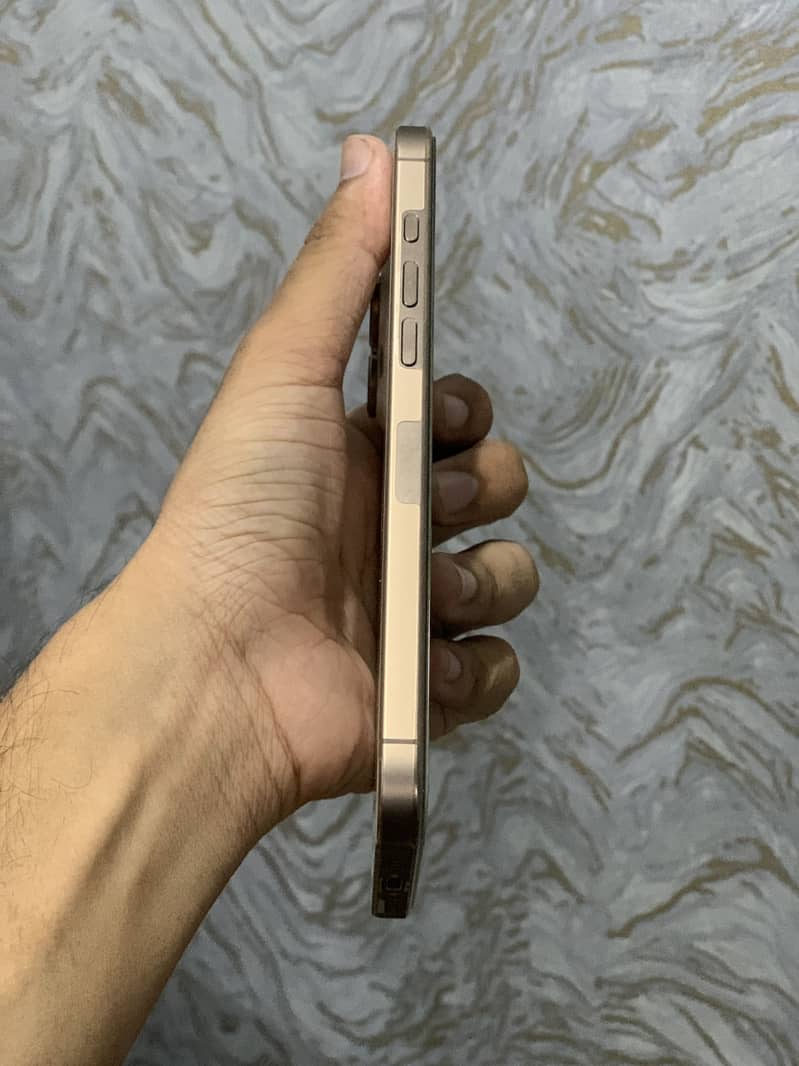 Apple iPhone 16 Pro Max 3
