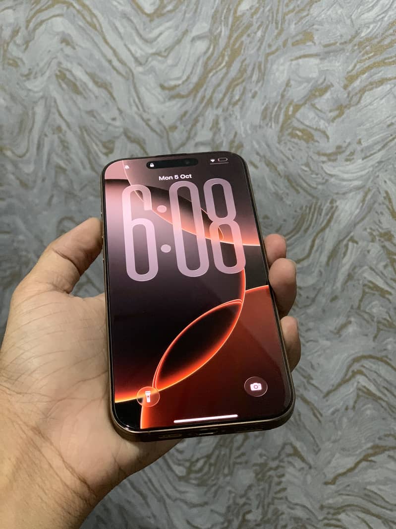 Apple iPhone 16 Pro Max 4