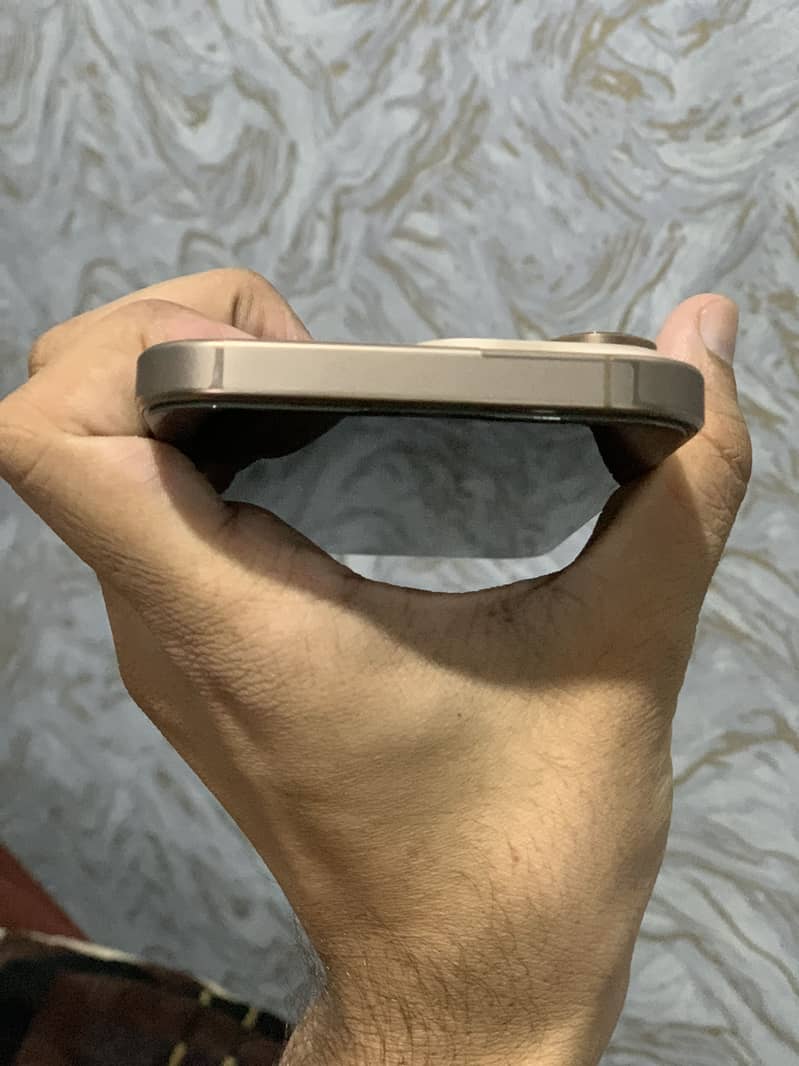 Apple iPhone 16 Pro Max 5