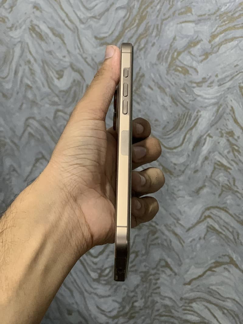 Apple iPhone 16 Pro Max 6