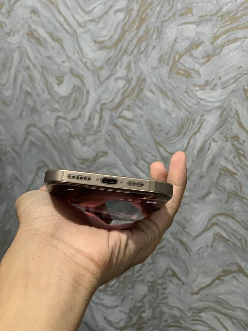 Apple iPhone 16 Pro Max 7