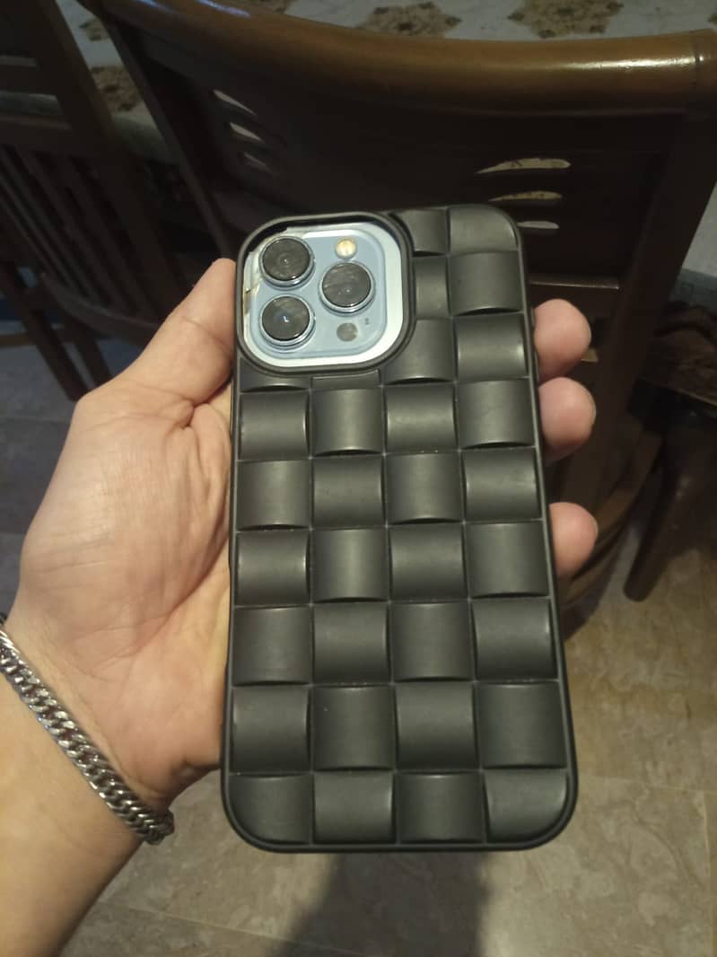 Apple iPhone 13 Pro Max 1