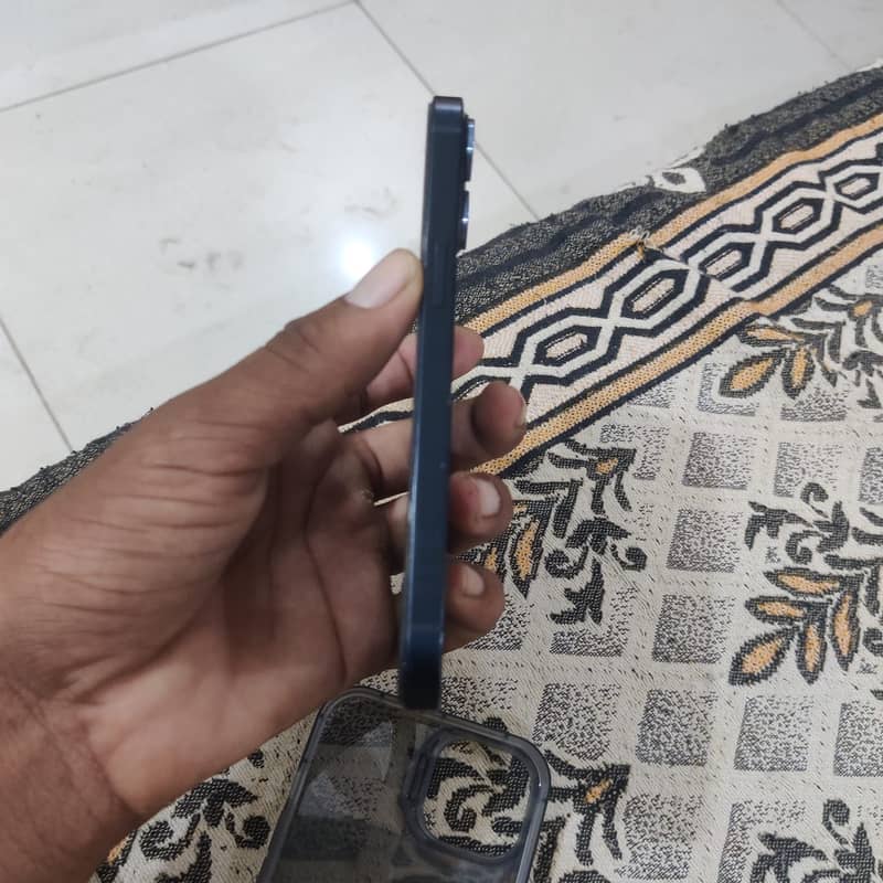 Apple iPhone 13 5