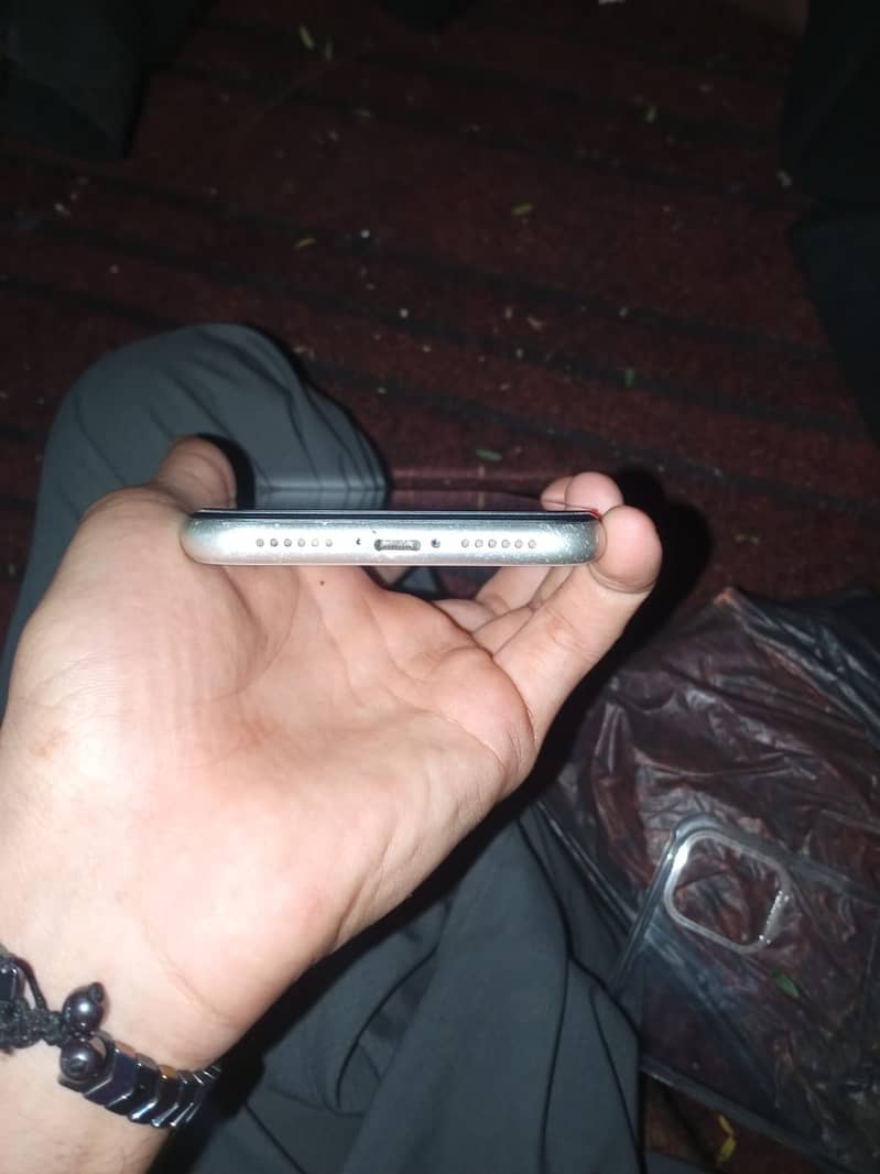 Apple iPhone 11 3