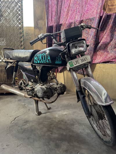 CD70 2002 Model For sale