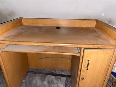 Strong Computer/Stud Table 9/10 Condition