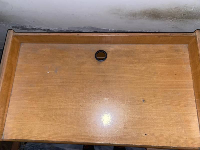 Strong Computer/Stud Table 9/10 Condition 1