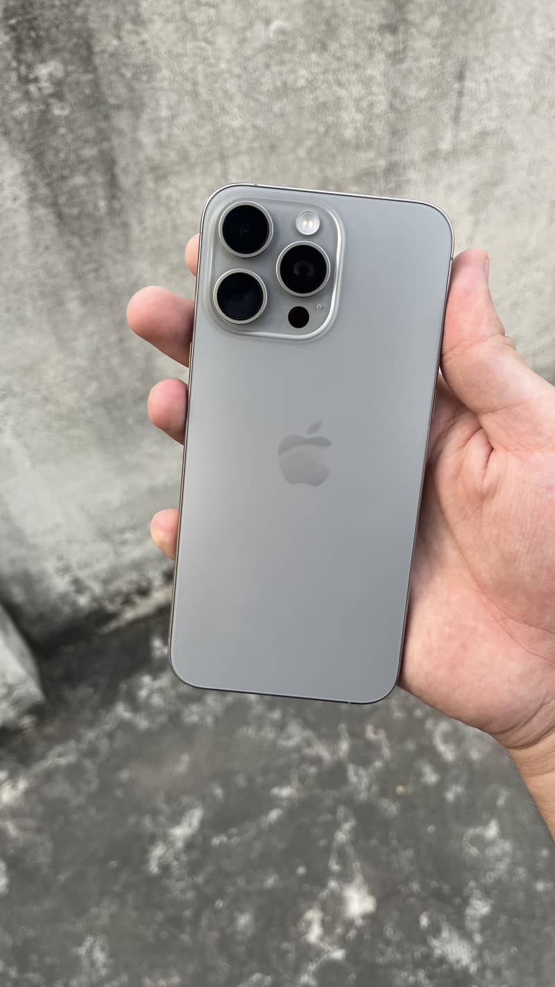Apple iPhone 15 Pro Max 0