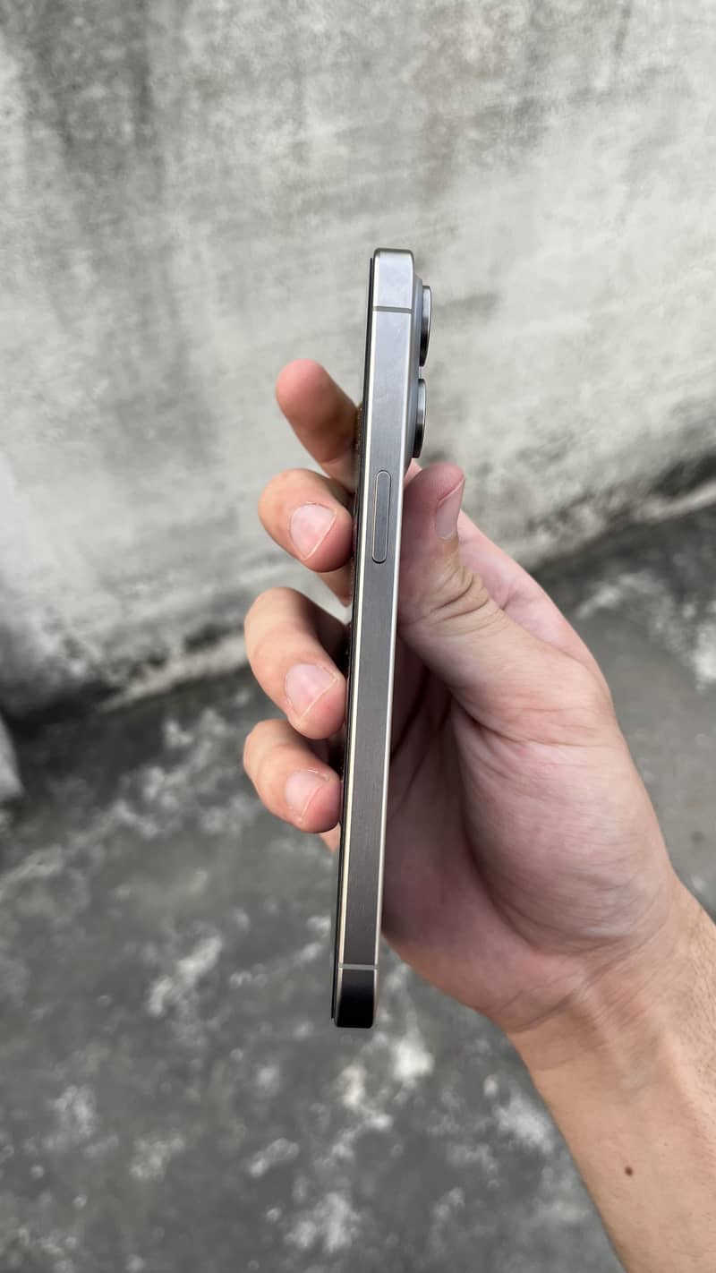 Apple iPhone 15 Pro Max 1