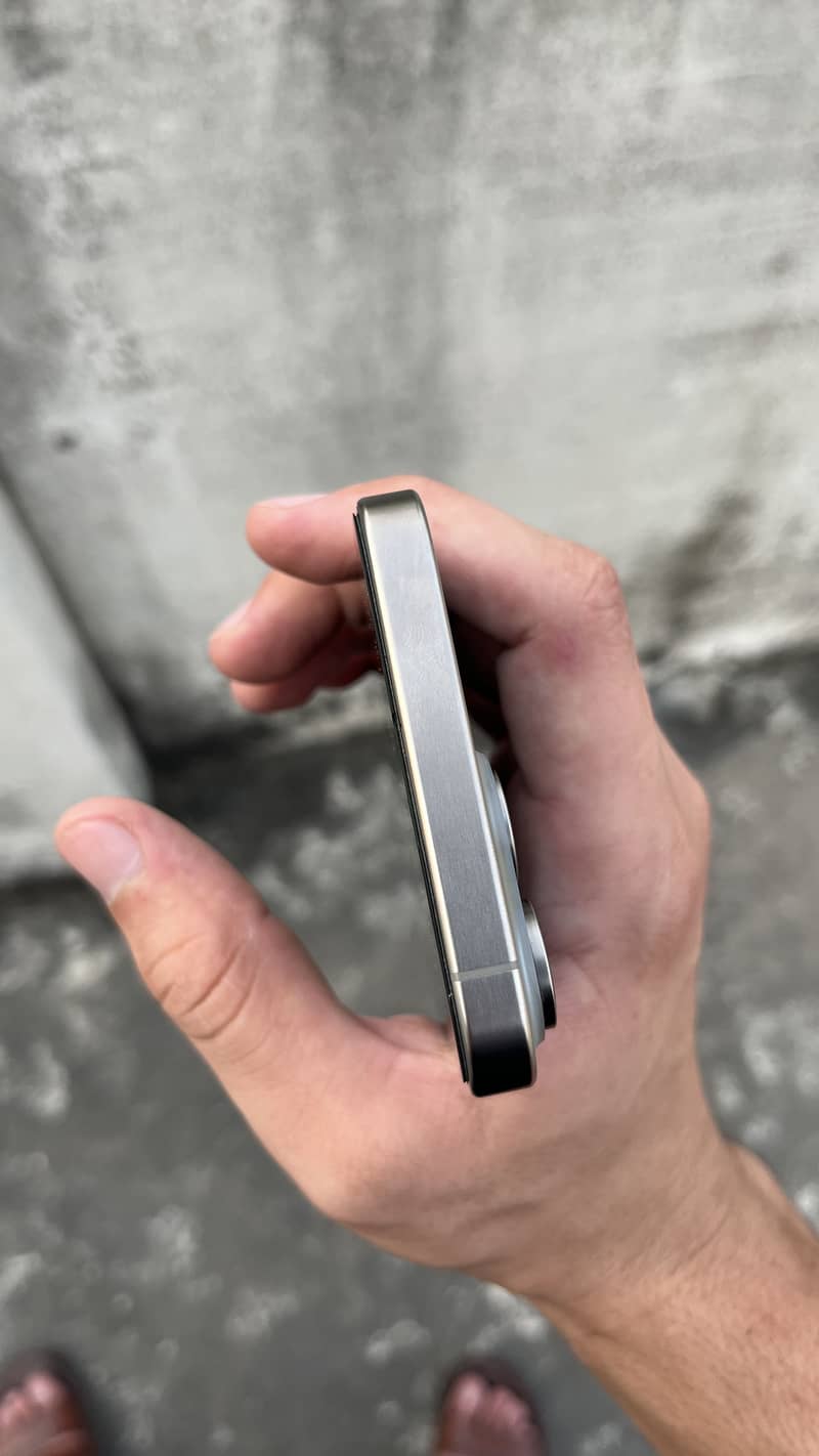 Apple iPhone 15 Pro Max 2