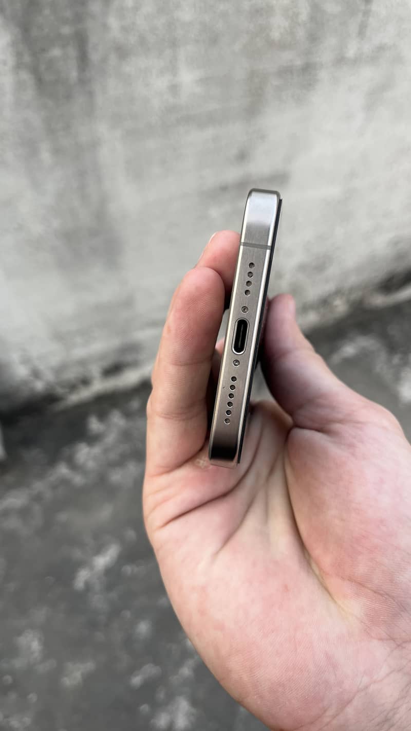 Apple iPhone 15 Pro Max 5
