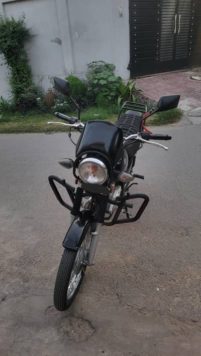 Suzuki GS 150 2024 model 2023 registered. Buy and ride.
