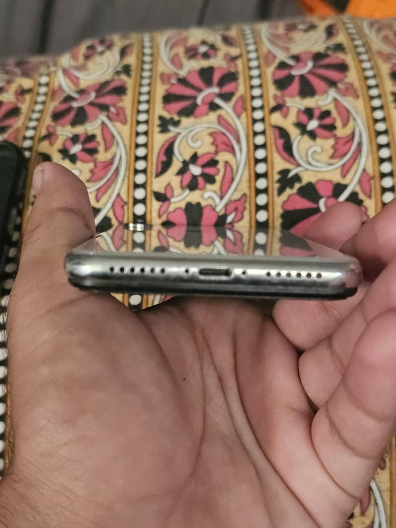 Apple iPhone X 3