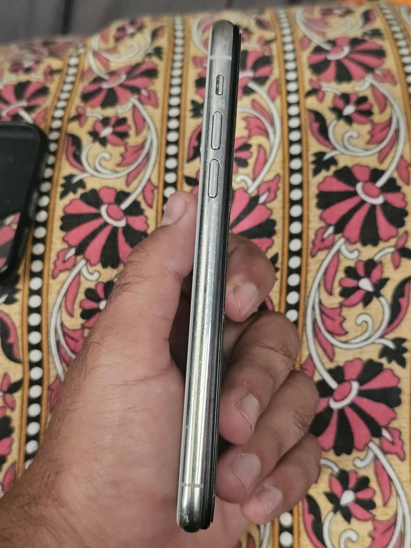 Apple iPhone X 4