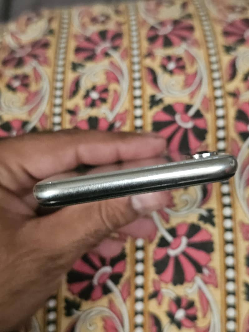 Apple iPhone X 5