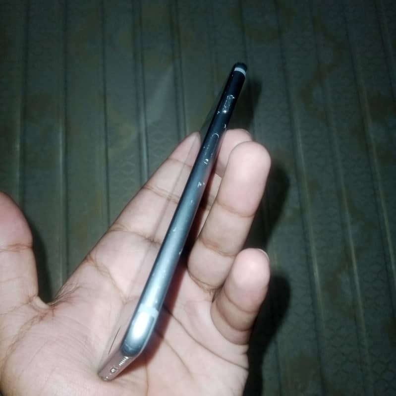 Apple iPhone 6S 4