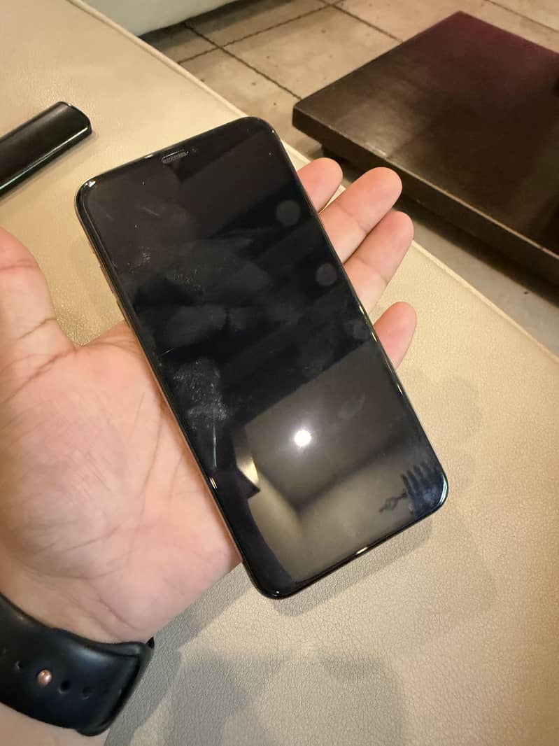 Apple iPhone XS Max 1