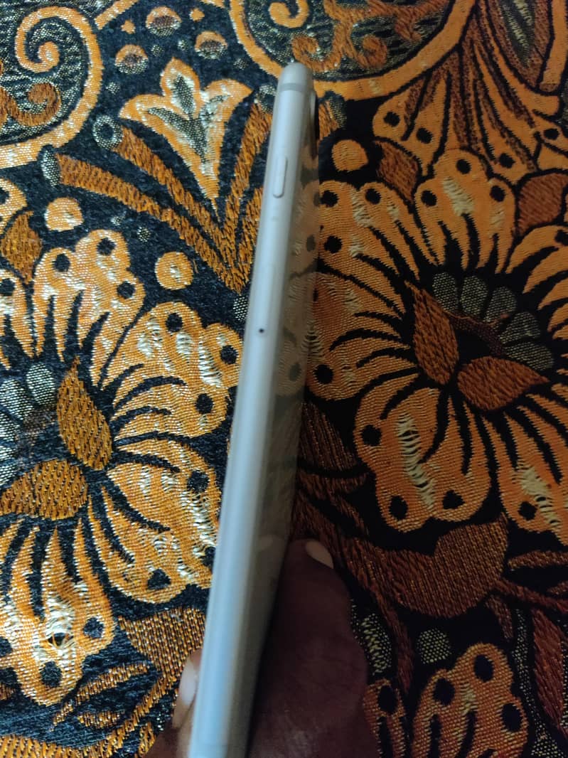 Apple iPhone 8 Plus 2