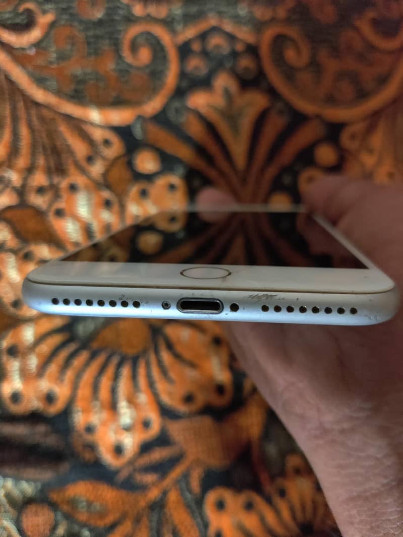Apple iPhone 8 Plus 3
