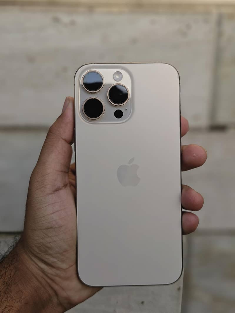 Apple iPhone 16 Pro Max 1