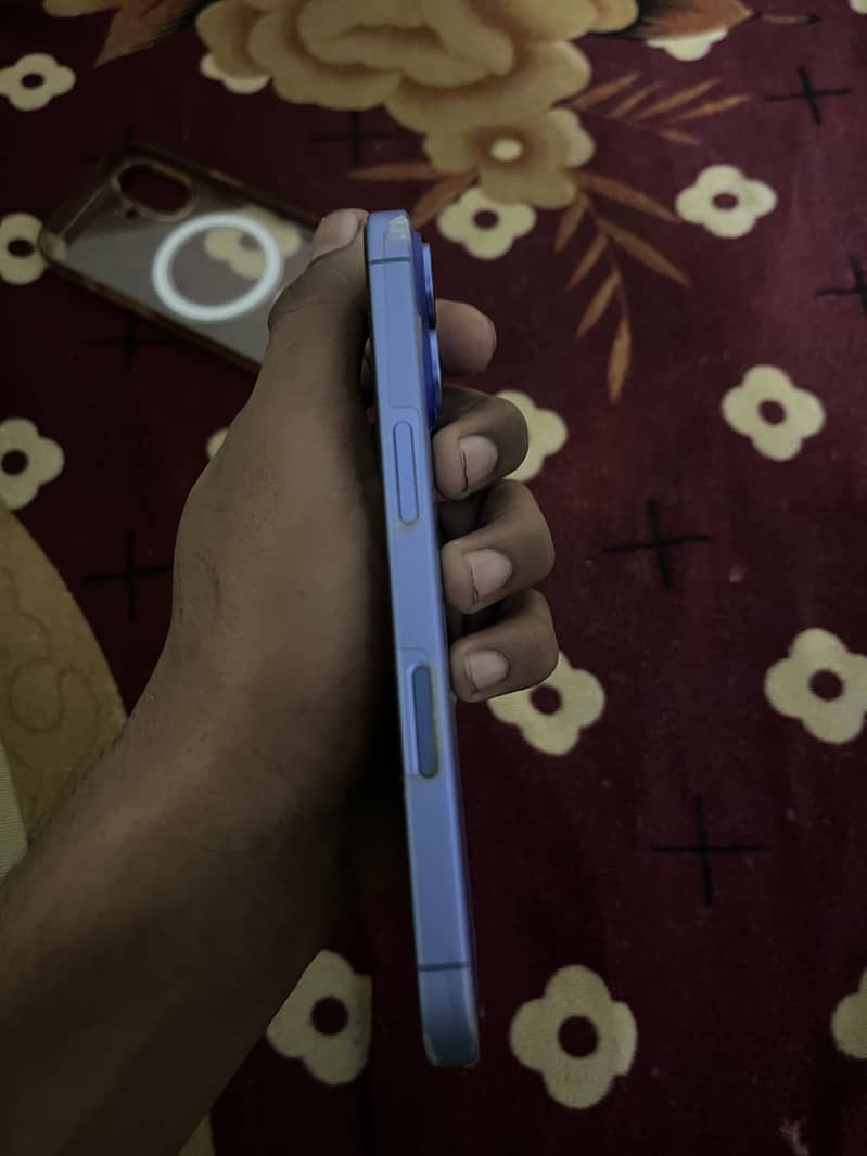 Apple iPhone 16 2