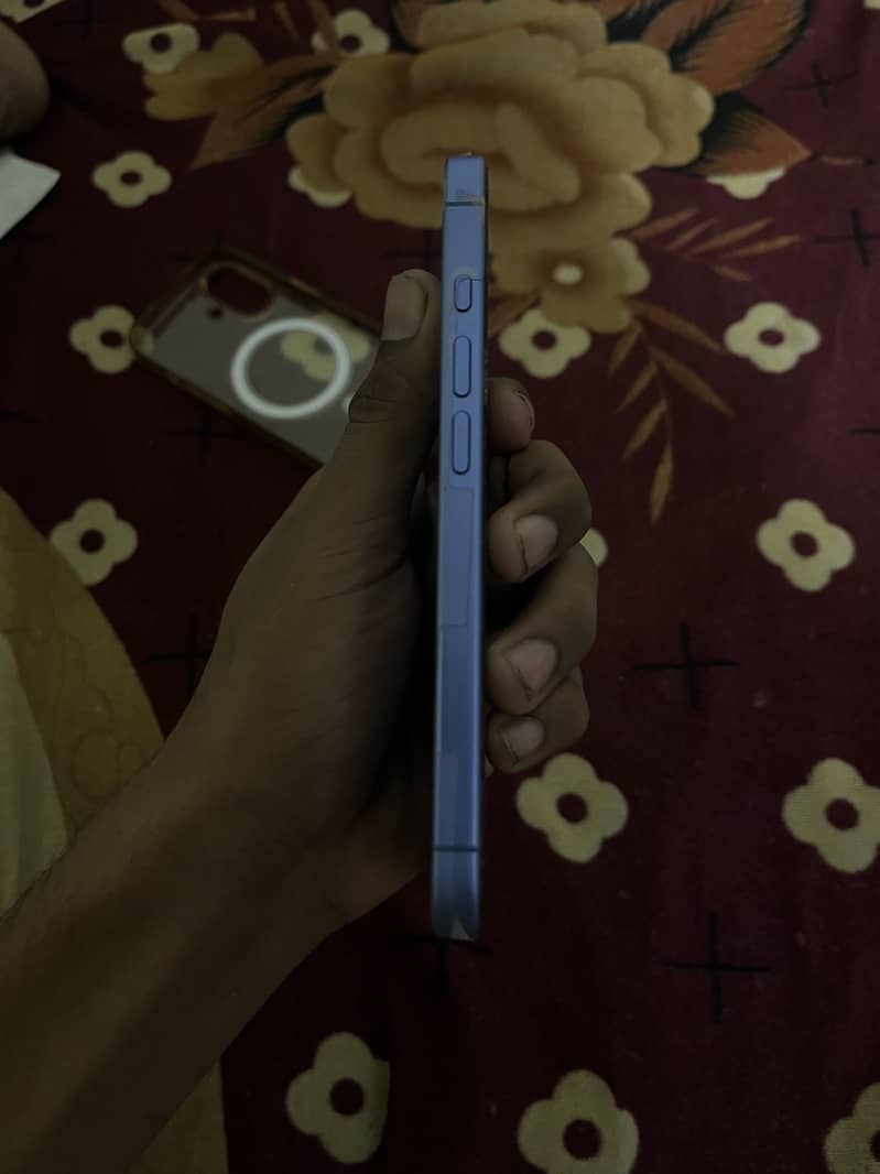 Apple iPhone 16 3