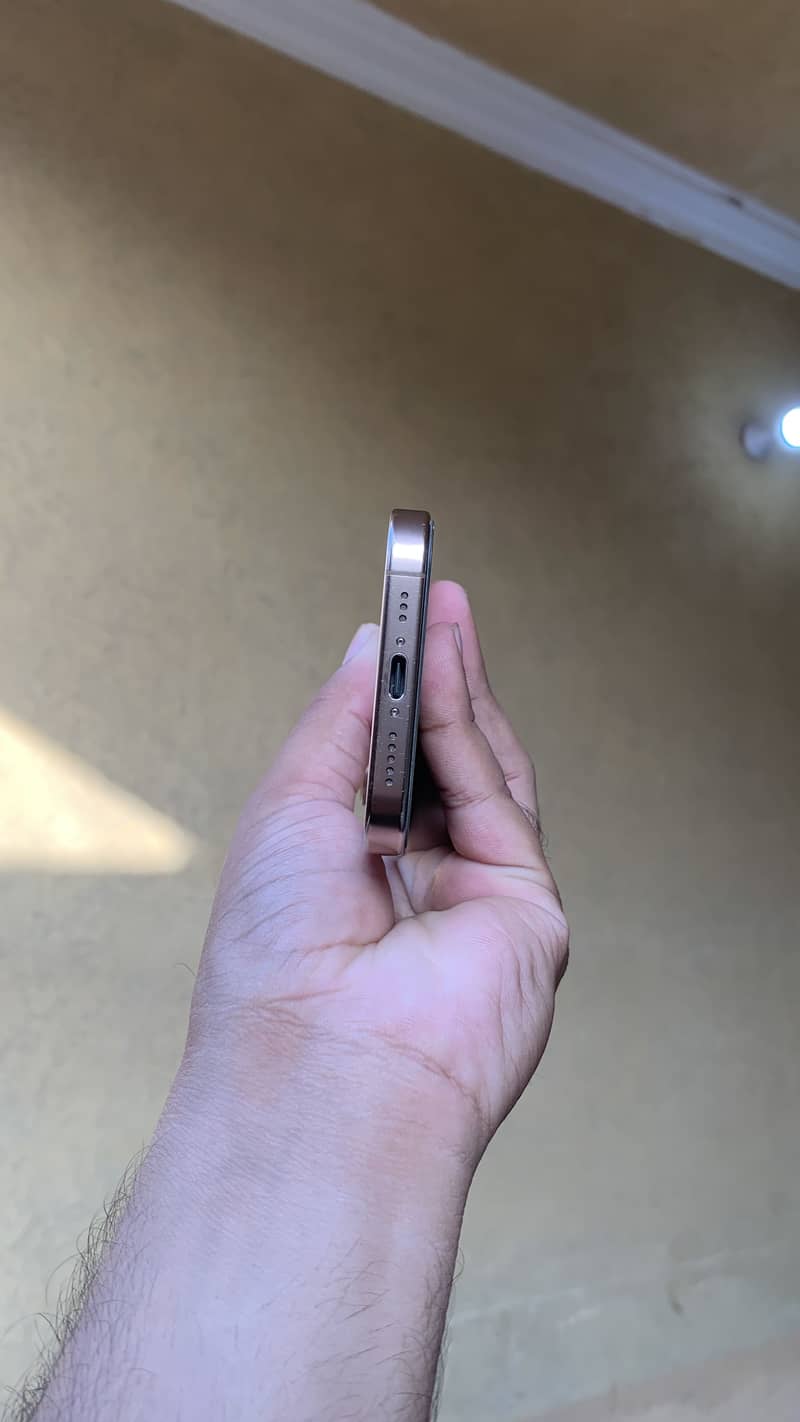 Apple iPhone 16 Pro 2
